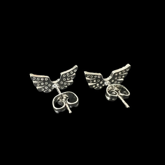 Wings studs